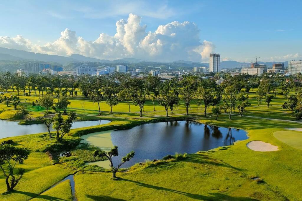 Dreamy 2Br Condo, With A Golf Course View Cebu Luaran gambar